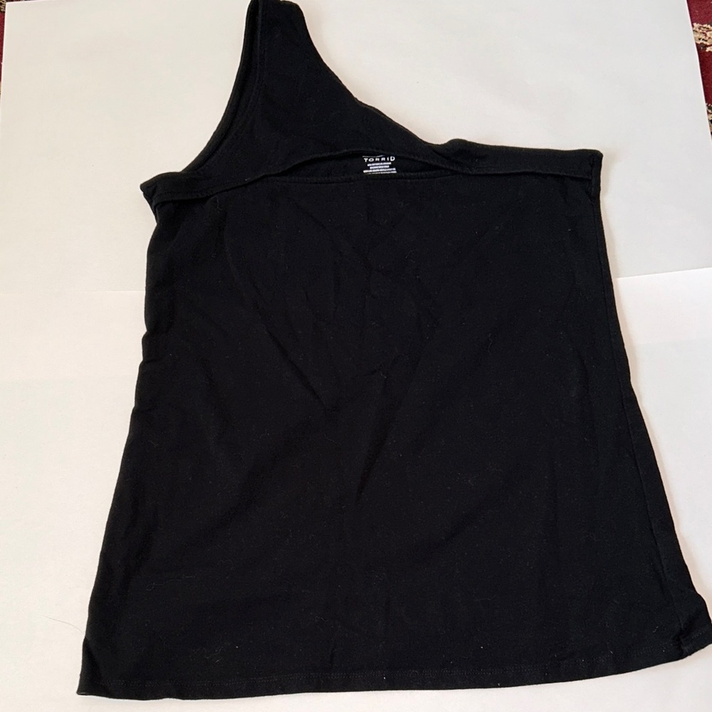 Torrid Black One-Shoulder Tank Top Peek a boo Size‎ 1 (US XL)